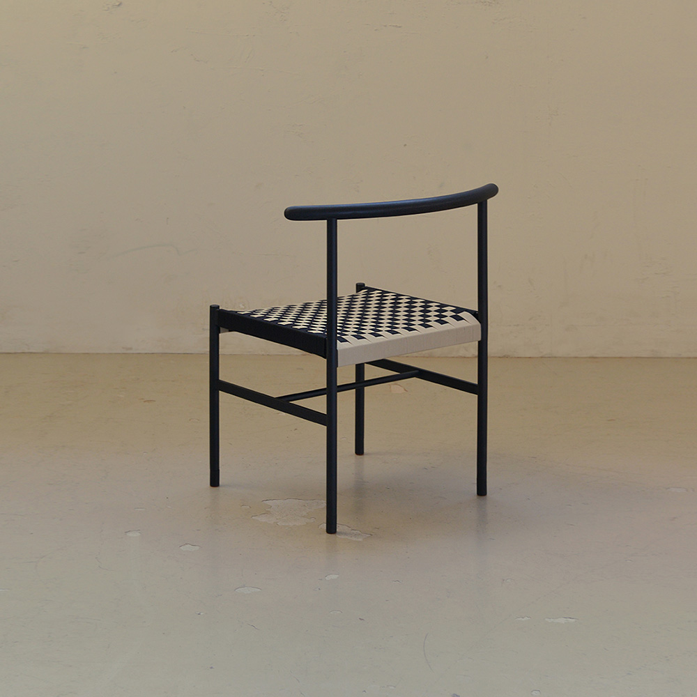 black steel post chair / 블랙 스틸 포스트 의자